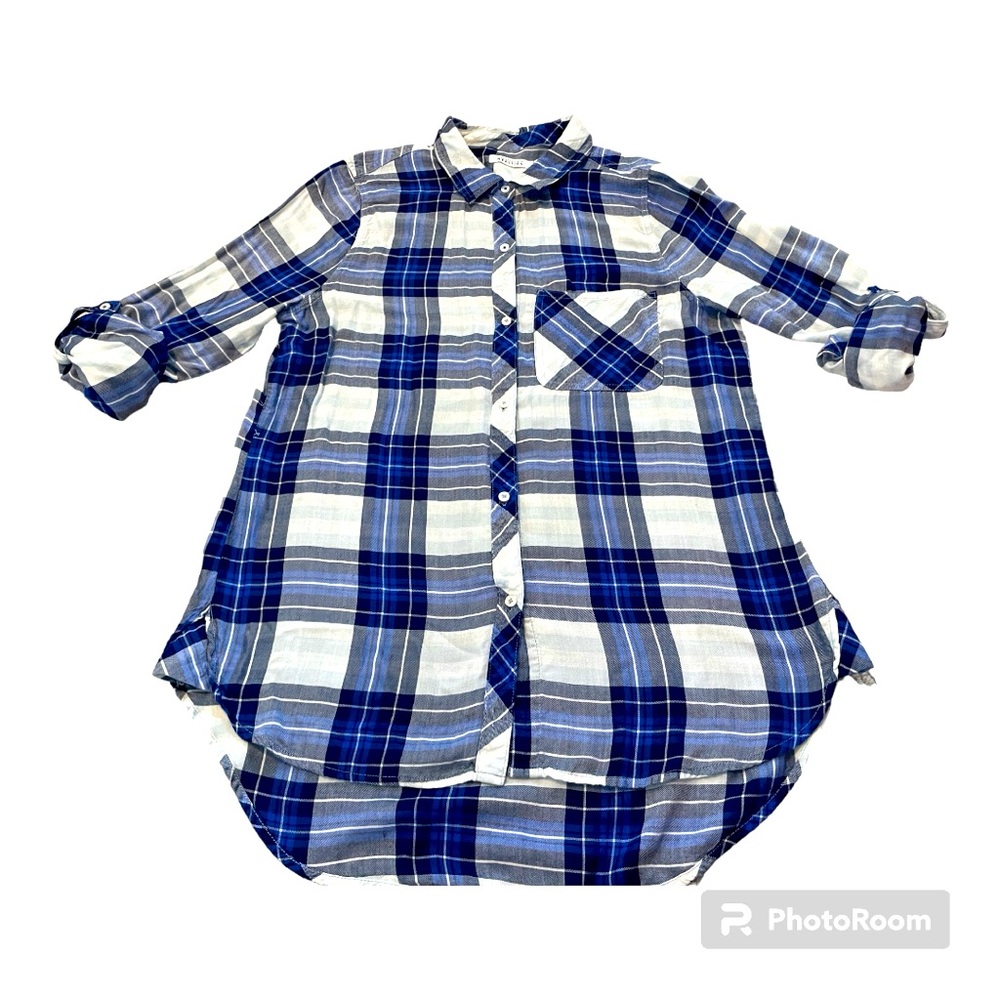 EUC. Women’s Kenneth Cole Blue&White Plaid Shirt. Size L. Button Front. Tab Slvs
